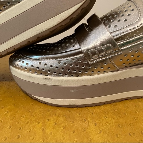 Dolce Vita Janine Slip-On Platform Loafer Sneaker Perforated Softwaves Gold 9.5 - Picture 5 of 10